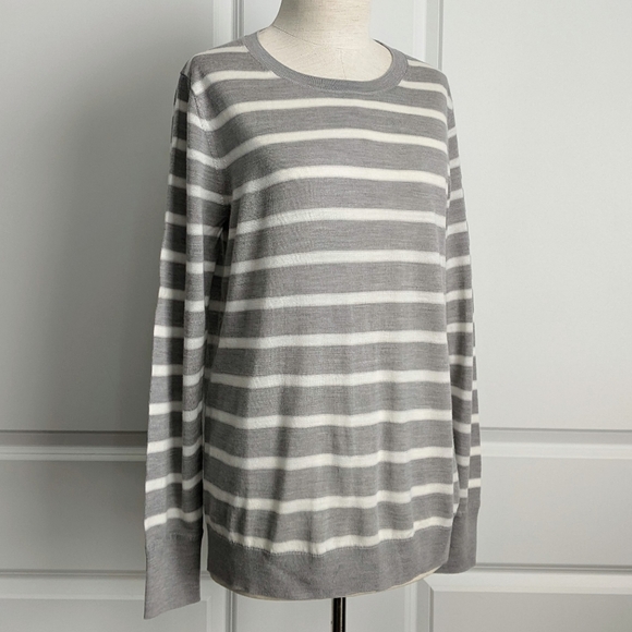 Banana Republic 100% Merino Wool Lightweight Crew Neck Stripe Grey White L NWOT - Picture 1 of 11